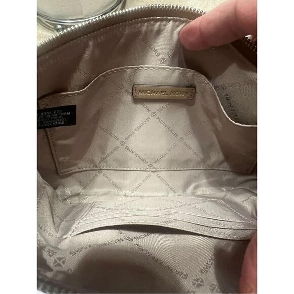 MICHAEL KORS JET SET ITEM LARGE 2 IN 1 CARD CASE WRISTLET CLUTCH MK CAMEL - Picture 7 of 9